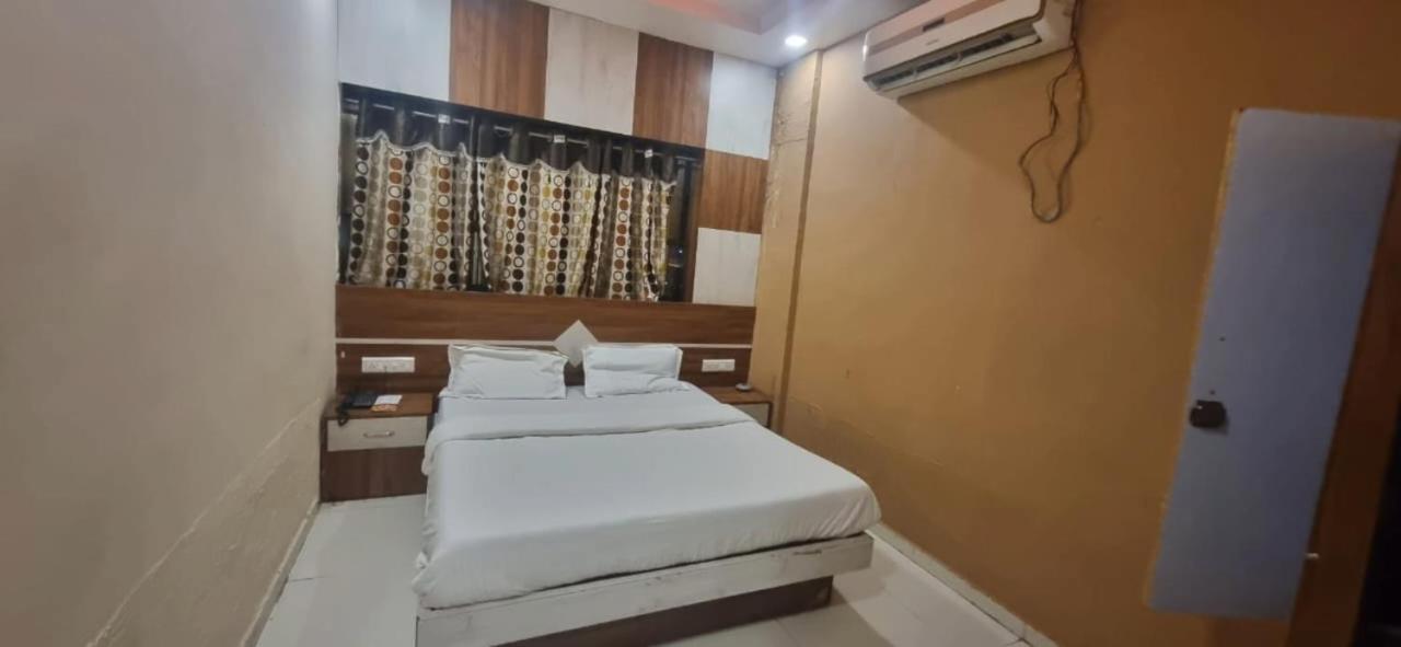 Hotel Jay Bhawani Ahmedabad Exterior photo